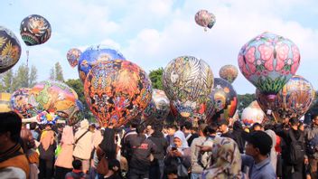ウォノソボの熱気球フェスティバルのピーク:運輸省ワンティワンティ野生飛行士 罰金5億ルピア