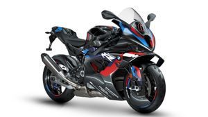 Kecelakaan Pemotor Tinggi, Kepolisian Inggris Pinjam BMW M1000RR demi Promosikan Keselamatan Berkendara