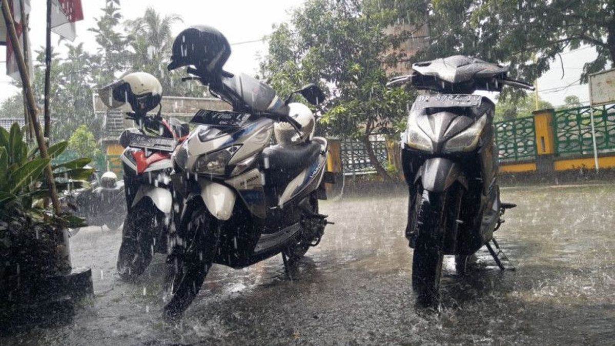Alert To Rainfall Accompanied By Lightning, BMKG ISSUEs Early Warning Of Weather In NTB