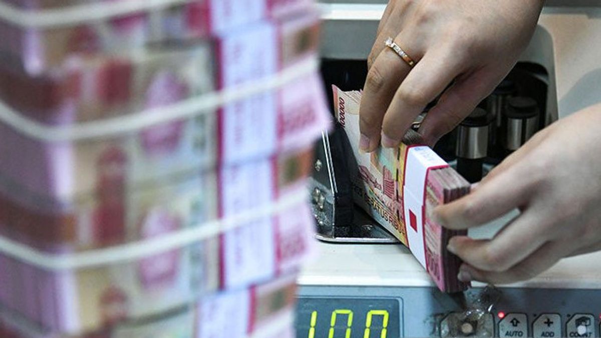 マンディリ銀行のエコノミストは、貯蓄残高が100万ルピアを下回り、66.2%増加した公共支出のレベルを述べた。