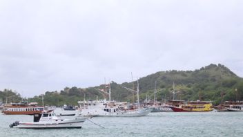 حذر من الموجة العالية ، حث Wabup West Manggarai الصيادين على عدم الذهاب إلى البحر